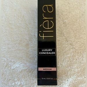 Fiera Luxury Concealer - Medium
